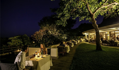 People dining in the evening at Cassia Restaurant